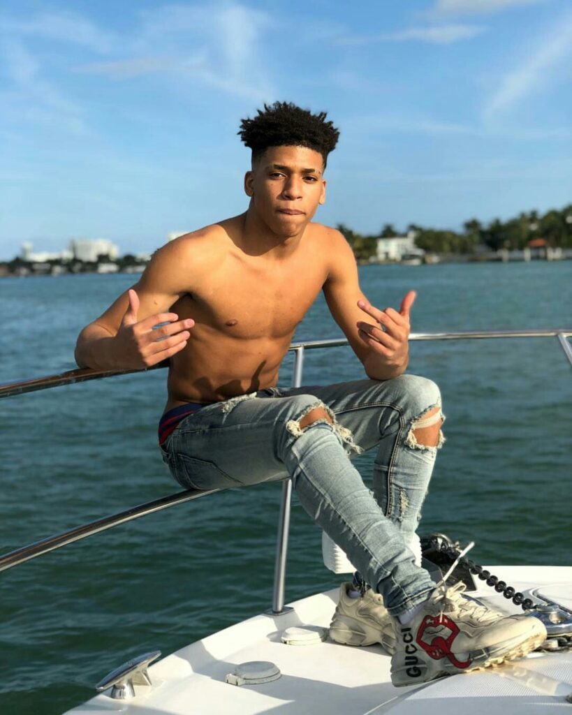 NLE Choppa Biography, Wiki, Family, Education, Career, Girlfriend, Net Worth, Social Life and Body Measurements