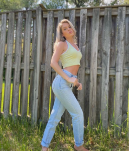 Claudia Walsh Bio, Age, Wiki, Height, Boyfriend, Family, Net Worth, Career