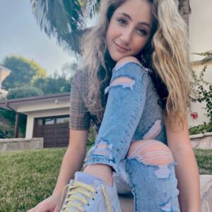 Ava Kolker Wiki, Bio, Family, Career, Net Worth, Boyfriend and Social life